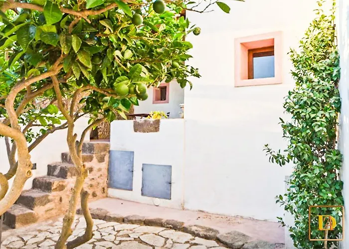 Dammusi Ambra Ferienhaus *
