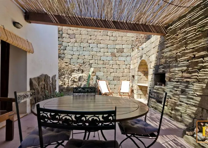 Dammusi Ambra Scauri (Sicily)