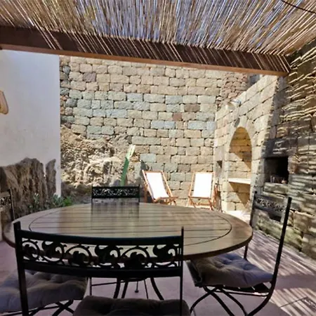 Dammusi Ambra Scauri (Sicily)