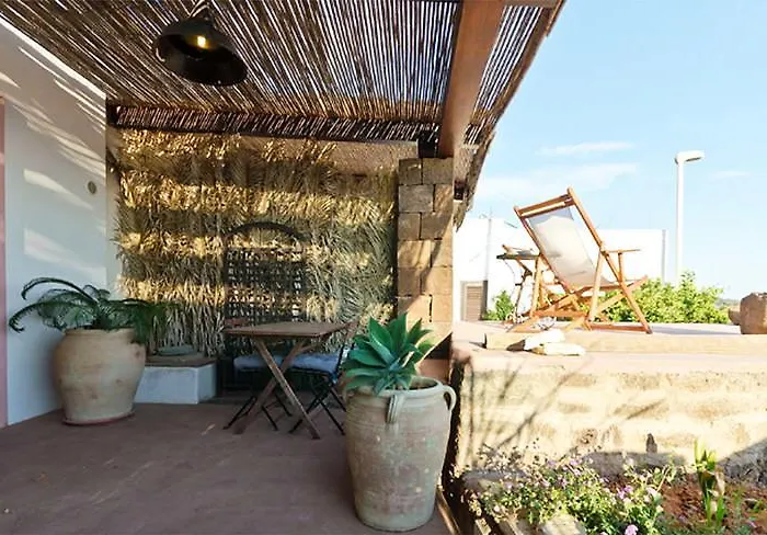 Dammusi Ambra 別荘 スカウリ